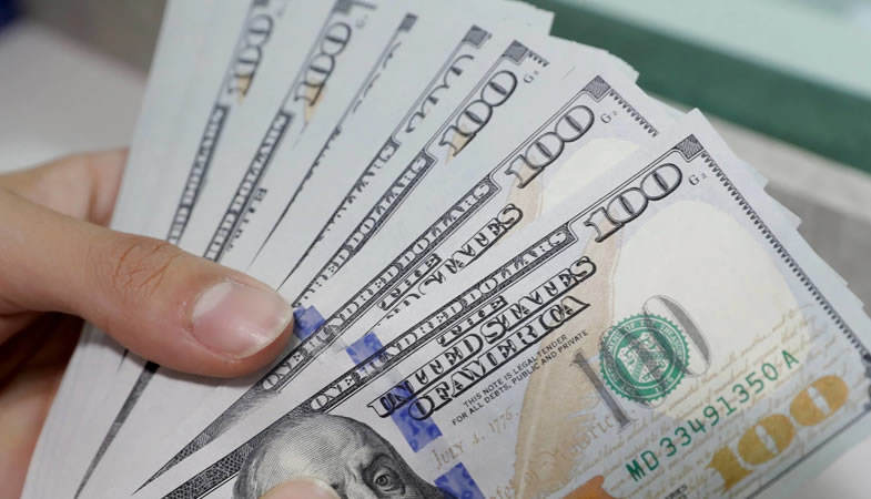 El dólar se fortalece ante los favorables datos macroeconómicos de Estados Unidos