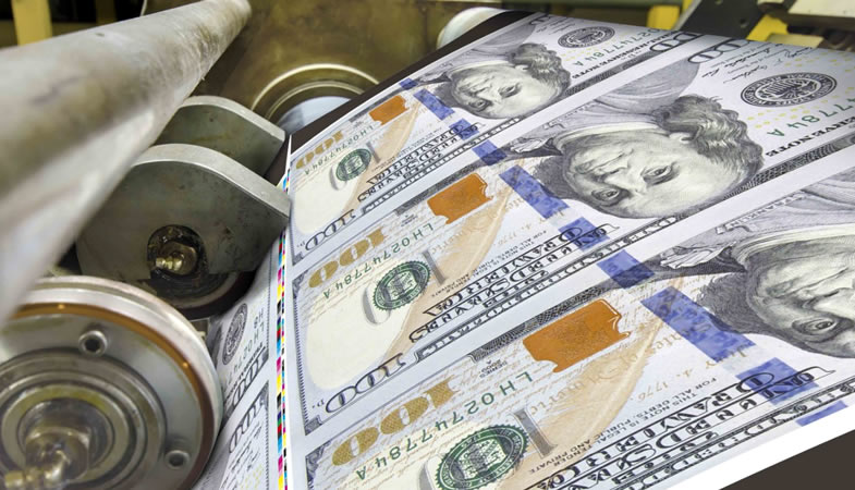 Dólar desciende hasta los $820 y pierde fuerza a nivel global