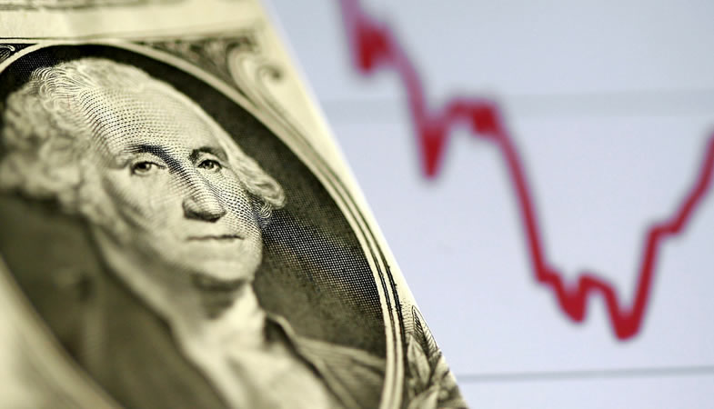 Dólar cotiza bajo los $800 en medio de importante alza de la (TPM)