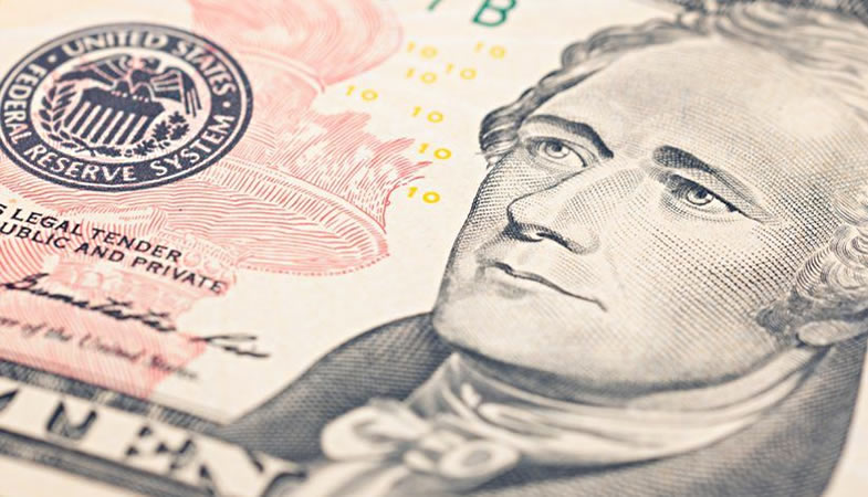 Dólar sube $20 y se cotiza cerca de los $825, mayor salto tras resultados de la segunda vuelta