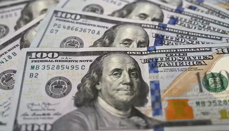 Dólar continua al alza y se ubica por sobre los $870, nivel no alcanzado desde fines de 2021