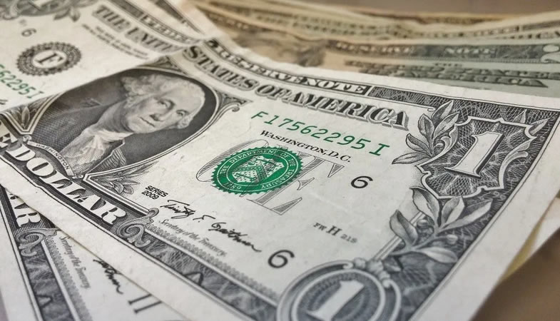 Dólar inicia la jornada al alza y se acerca a los $860, por ajuste de tasas y demanda de cobre
