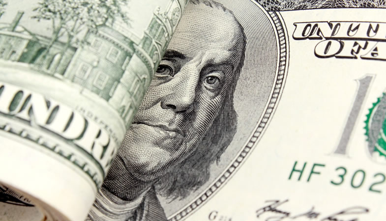 Dólar cotiza sobre los $870 y completa su mayor racha de alzas semanales