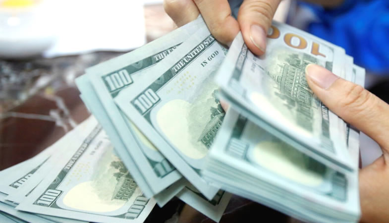 Dólar opera al alza y se cotiza en $919 a la espera de datos inflacionarios de EE.UU